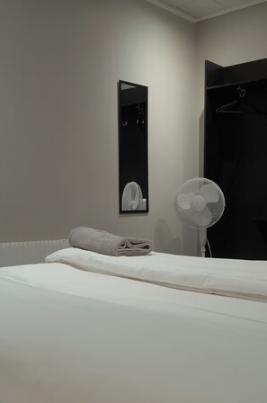 Big Double Room (no window) | Iron/ironing board, free WiFi, bed sheets - Grad Hotel and Hostel (Stockholm)
