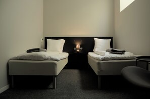 Twin Room (no window) | 다리미/다리미판, 무료 WiFi, 침대 시트