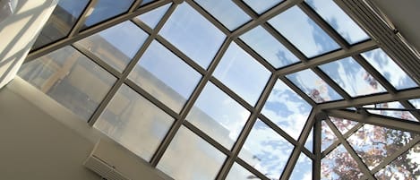 Big Double Room (with skywindow) | StrykjÀrn/strykbrÀda, gratis wi-fi och sÀngklÀder