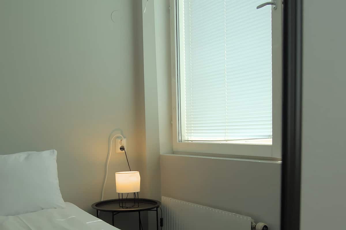 Habitación doble (With window) | Tabla de planchar con plancha, wifi gratis y ropa de cama