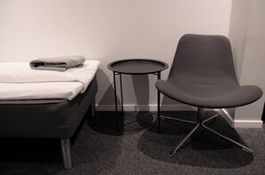 Twin Room (no window) | 熨斗/熨衣板、免費無線上網、床單