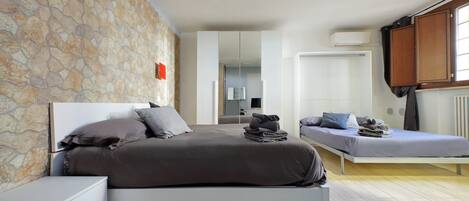 4 bedrooms, WiFi, bed sheets