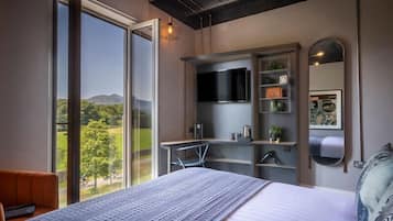 Sleep67 Double Room with Mountain View (In room continental breakfast) | Bathroom | Shower, rainfall showerhead, free toiletries, hair dryer