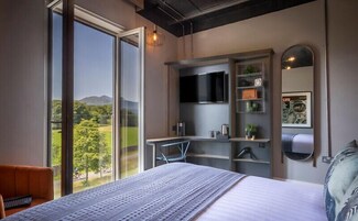 Sleep67 Double Room with Mountain View (In room continental breakfast) | Bathroom | Shower, rainfall showerhead, free toiletries, hair dryer