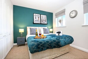 3 Schlafzimmer, Schreibtisch, Bügeleisen/Bügelbrett, Reisekinderbett