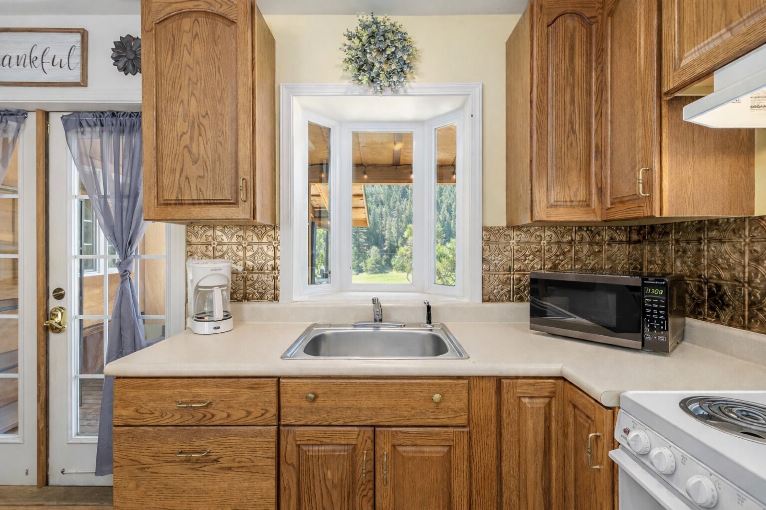 Cabaña, 2 habitaciones | Cocina privada | Frigorífico, horno, cafetera o tetera y tostadora