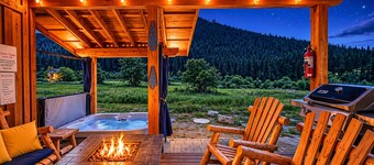 Beaver Hill Cabin Near Plain 2 Bedroom Home by NW Comfy Cabins by RedAwning