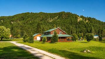 House, 5 Bedrooms | Exterior