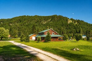 House, 5 Bedrooms | Exterior - Alpine Acres Lodge 3 Bedroom Home by NW Comfy Cabins by RedAwning (Leavenworth)