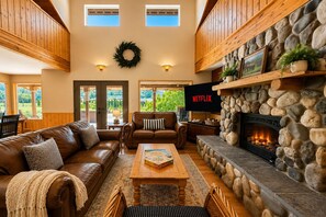 Living area - Alpine Acres Lodge 3 Bedroom Home by NW Comfy Cabins by RedAwning (Leavenworth)