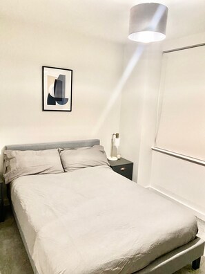 Apartment, 2 Queen-Betten | 2 Schlafzimmer, Bügeleisen/Bügelbrett, kostenloses WLAN, Bettwäsche
