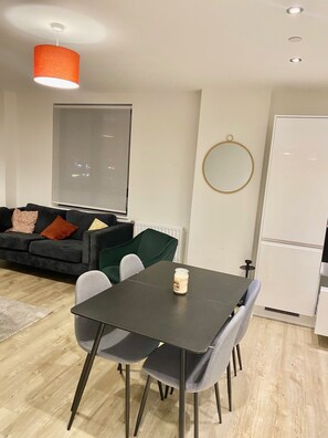 Apartment, 2 Queen-Betten | Speisen