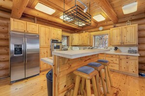 Cabin, 3 Bedrooms | Private kitchen | Fridge, oven, coffee/tea maker, toaster - Soaring Pines Lodge 1 Bedroom Home by NW Comfy Cabins by RedAwning (Leavenworth)
