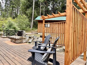 Terrace/patio - Soaring Pines Lodge 1 Bedroom Home by NW Comfy Cabins by RedAwning (Leavenworth)