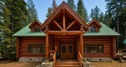 Soaring Pines Lodge 1 Bedroom Home by NW Comfy Cabins by RedAwning