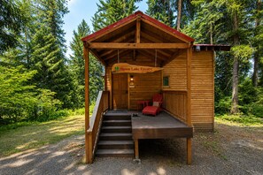 Cabaña, 3 habitaciones | Jardines del alojamiento