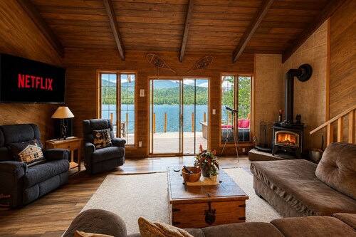 Alpine Lake Escape On Fish Lake 3 Bedroom Home by NW Comfy Cabins by RedAwning