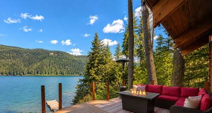 Alpine Lake Escape On Fish Lake 3 Bedroom Home by NW Comfy Cabins by RedAwning