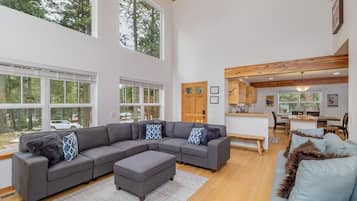 Nhà, 3 phòng ngủ | Khu phòng khách | Dịch vụ stream