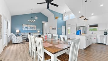 House, 5 Bedrooms | Dining