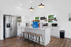 House, 5 Bedrooms | Private kitchen | Fridge, oven, coffee/tea maker, toaster - Majestic On Tablerock 5 Bedroom Home by RedAwning (Branson)