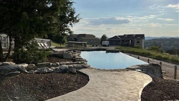 House, 5 Bedrooms | Pool