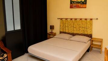 1 bedroom, iron/ironing board, WiFi (free), bed sheets