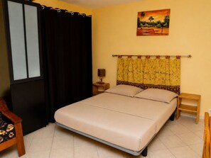 1 bedroom, iron/ironing board, WiFi (free), bed sheets