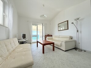 Smart-TV, DVD-spiller og stereoanlegg