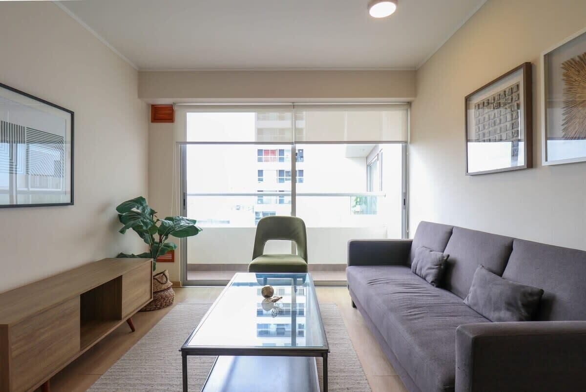 Télévision, chaîne hi-fi, espaces bureaux