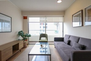 Fernseher, Stereoanlage, Arbeitsbereiche