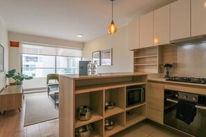 Fridge, microwave, oven, stovetop - w* | Superb 1BR with Balcony in Luxurious Building (Barranco)
