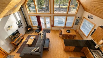 Cabin, 3 Bedrooms | Living area | Streaming services
