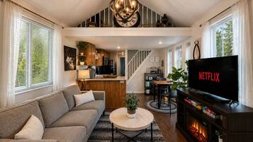 Cabin, 1 Bedroom | Living area
