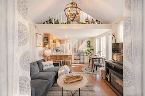 เคบิน, 1 ห้องนอน | บริเวณนั่งเล่น | บริการสตรีมมิ่ง