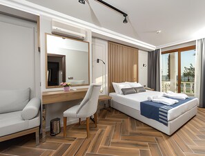 Minibar (mit einigen kostenlosen Artikeln), kostenloses WLAN, Bettwäsche