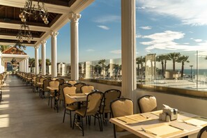 3 restauranter; serverer morgenmad