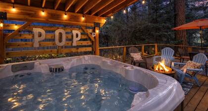 A Peace Of Pine 2 Bedroom Home by NW Comfy Cabins by RedAwning