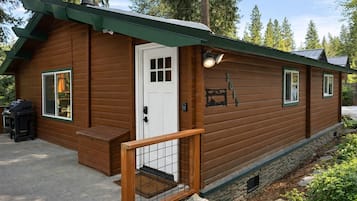 Cabin, 2 Bedrooms | Exterior detail