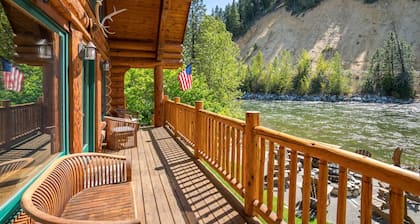 Moosehead Lodge 3 Bedroom Home by NW Comfy Cabins