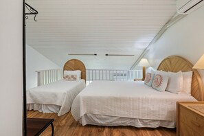 2 Schlafzimmer, Schreibtisch, Bügeleisen/Bügelbrett, Reisekinderbett