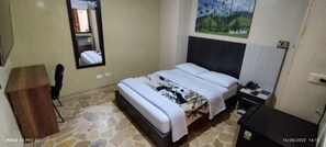 Basic Single Room | Minibar, desk, blackout drapes, iron/ironing board (on request) - hotel golden suite. (Pereira)