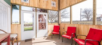 Fisherman/woman's Dream, Waterfront 1Bdrm/1Bath Home