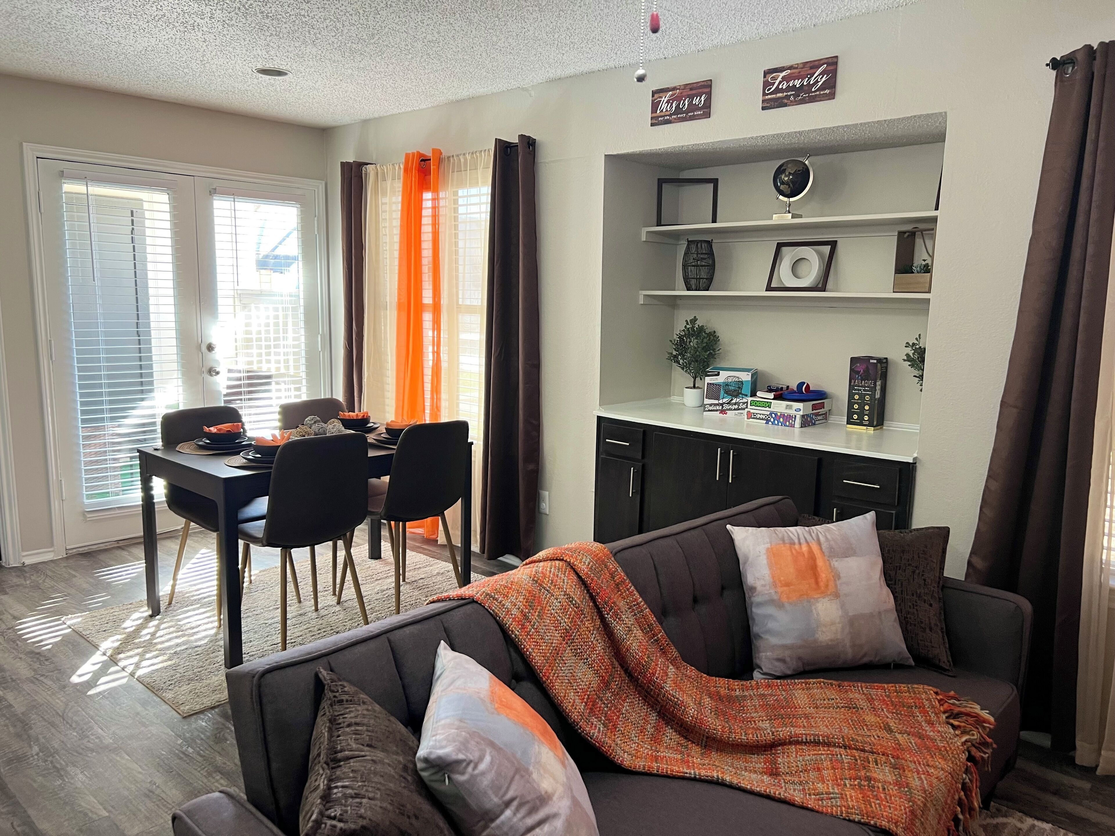 Sleeps 8 - Free Parking - Minutes to Stadiums - Arlington Entertainment District