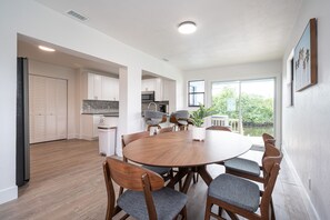 Dining - 🏖️4 BR Canal Front Oasis- 1.5 Miles to Downtown! (Naples)