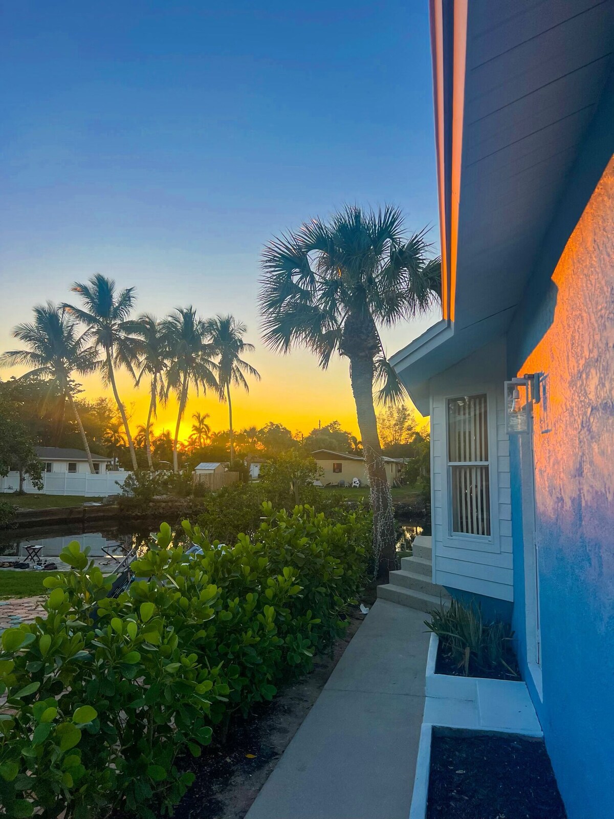 Photo 26 of 🏖️4 BR Canal Front Oasis- 1.5 Miles to Downtown!