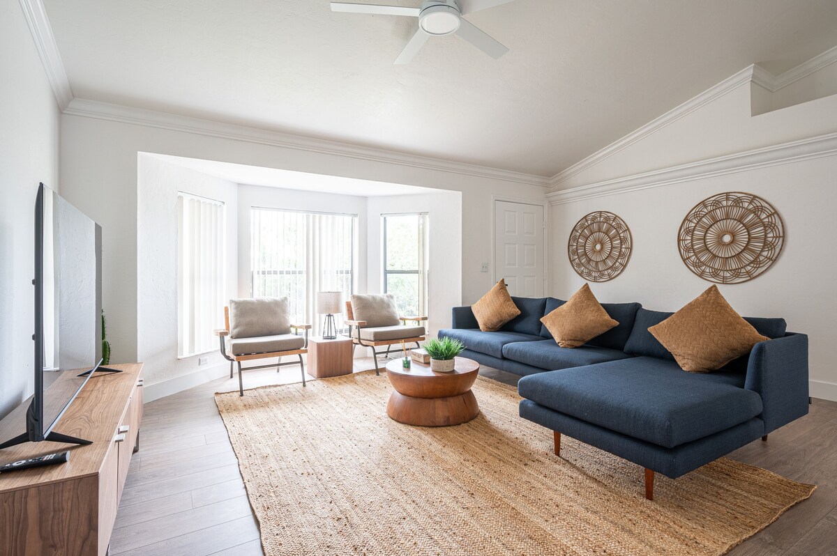 🏖️4 BR Canal Front Oasis- 1.5 Miles to Downtown!