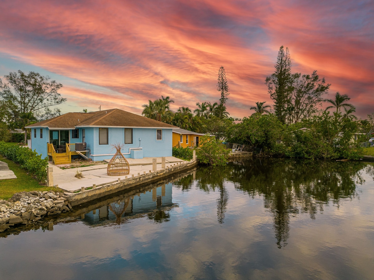 Photo 25 of 🏖️4 BR Canal Front Oasis- 1.5 Miles to Downtown!