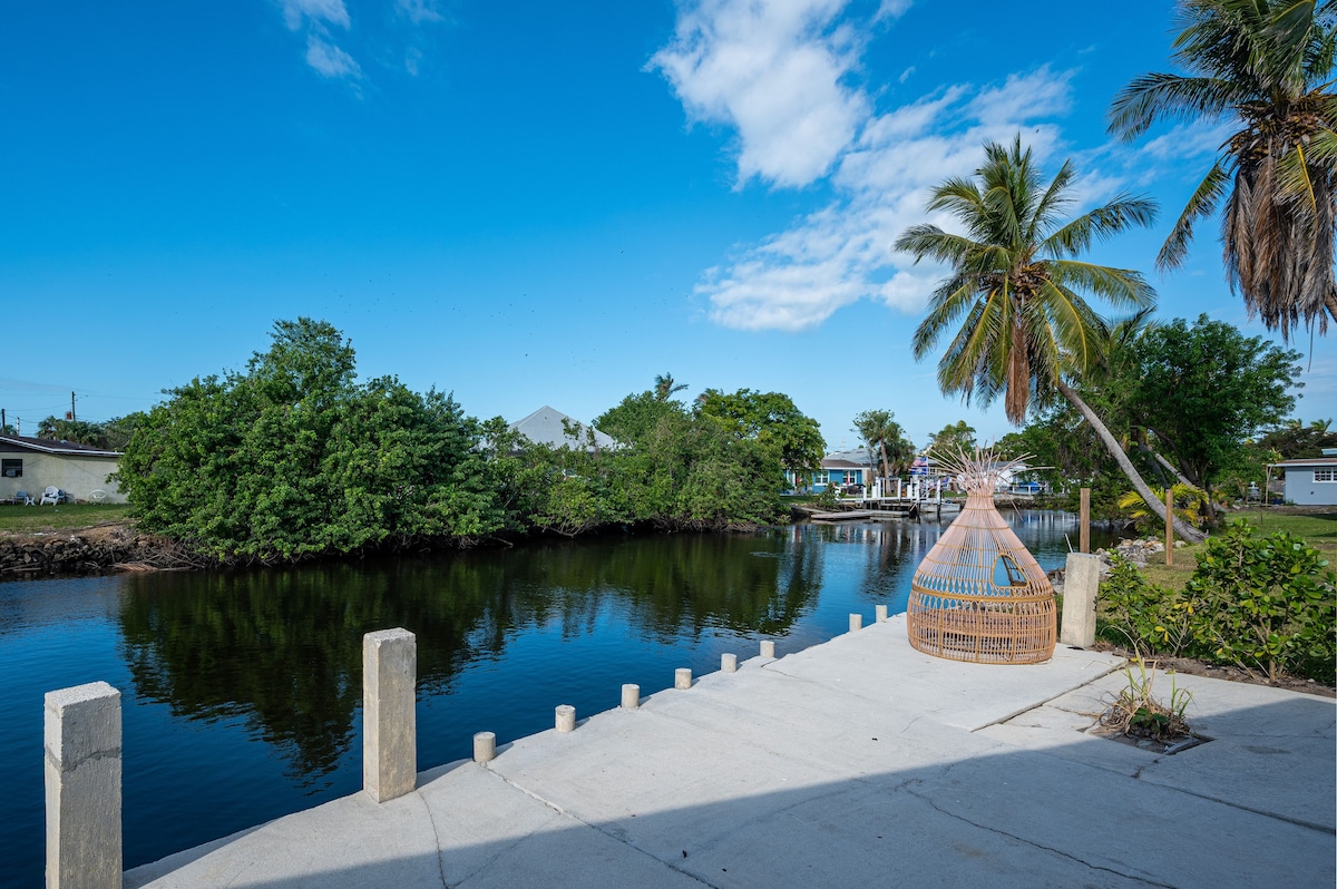 Photo 27 of 🏖️4 BR Canal Front Oasis- 1.5 Miles to Downtown!