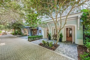 Terrace/patio - Located in the Heart of Seaside Steps From Beach, Shops, and Restaurants! (Santa Rosa Beach)